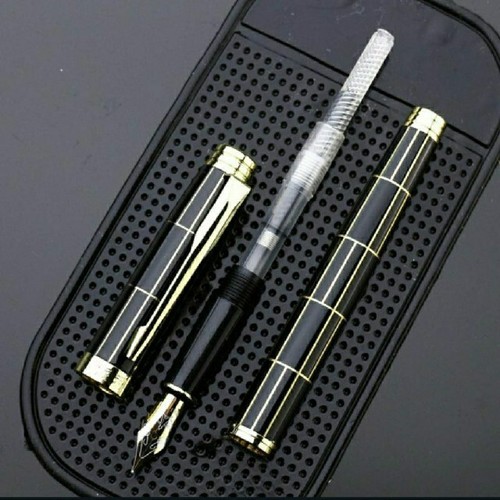 Penna stilografica nera dorata